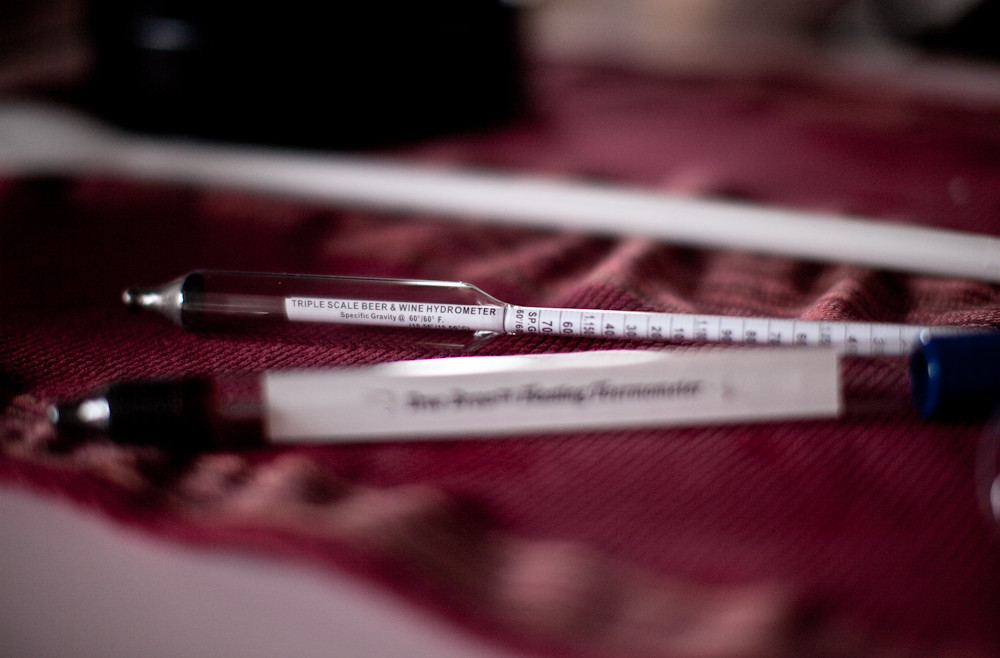 Brewing thermometer and hydrometer — the two essential measurement instruments for monitoring fermentation temperature and tracking specific gravity drop